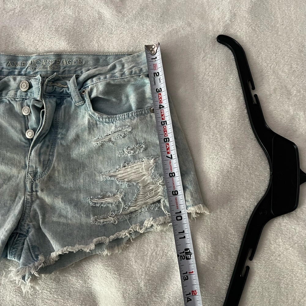 American Eagle Outfitters Light Wash Distressed Denim Cutoff Shorts - Picture 4 of 12